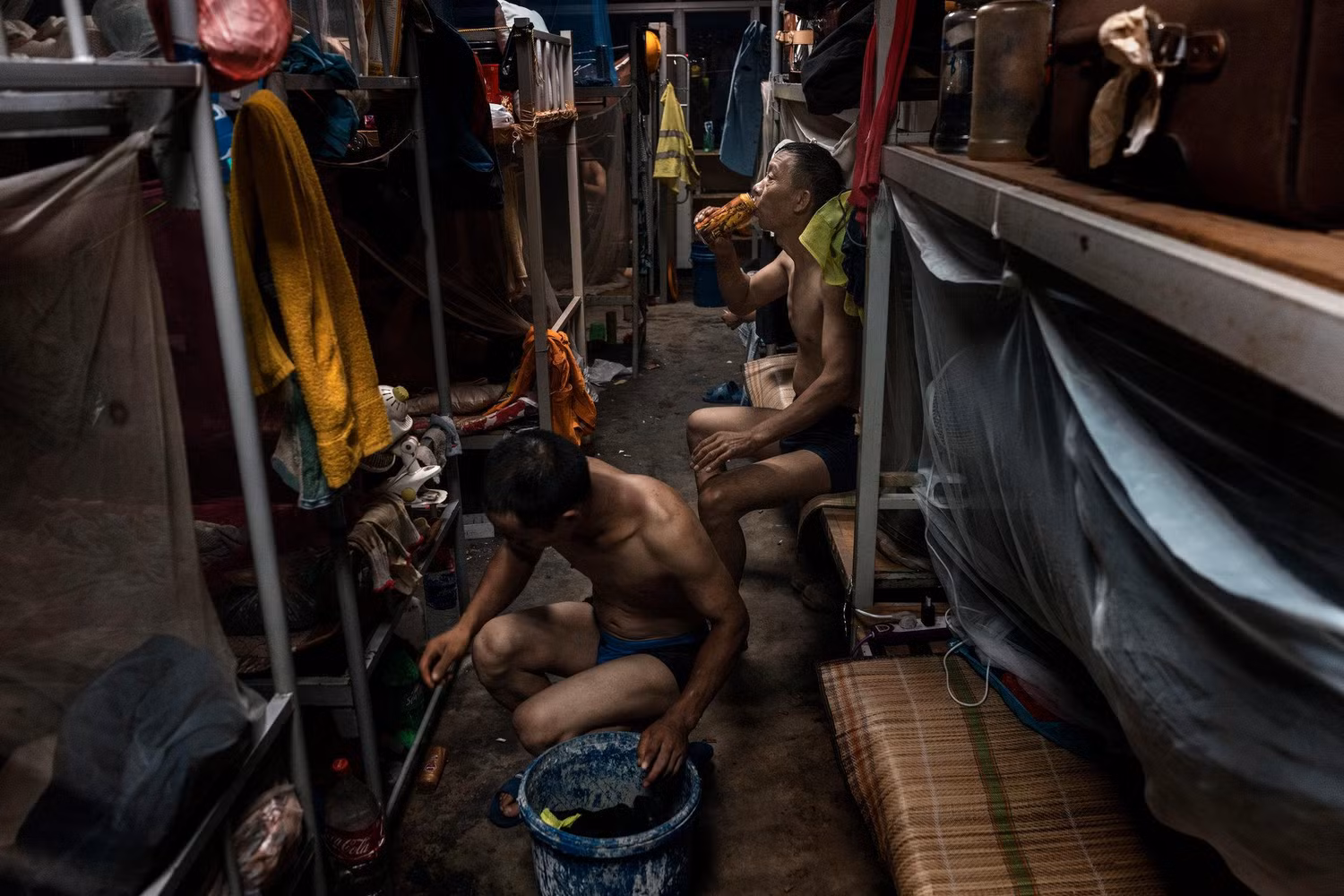 Một lán trại của lao động Trung Quốc tại Colombo, Sri Lanka, ảnh: The New York Times. Một lán trại của lao động Trung Quốc tại Colombo, Sri Lanka, ảnh: The New York Times.