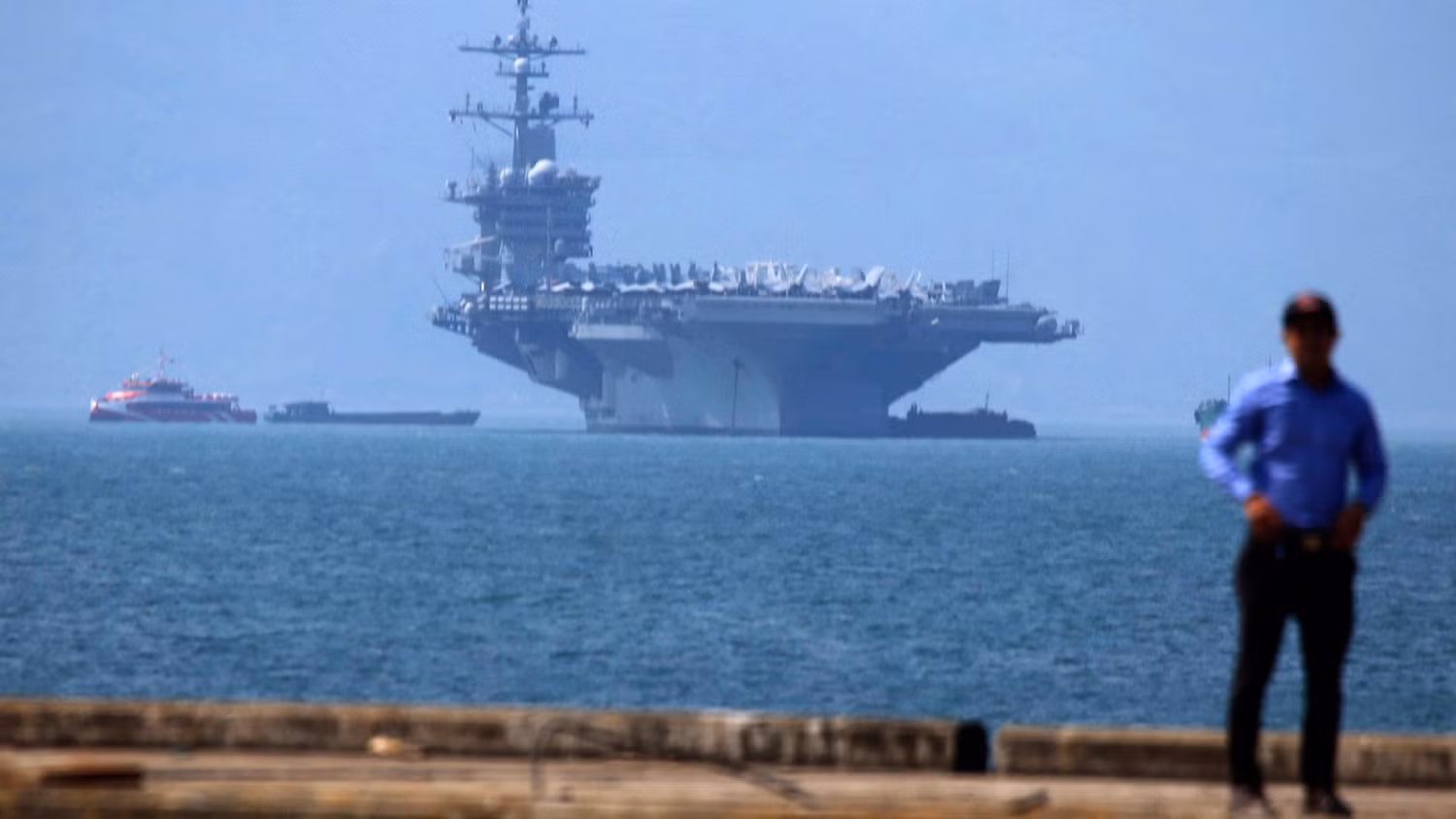 Tàu sân bay USS Carl Vinson tại cảng Đà Nẵng, ảnh minh họa: NBC News. Tàu sân bay USS Carl Vinson tại cảng Đà Nẵng, ảnh minh họa: NBC News.