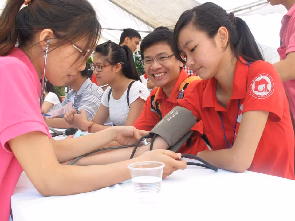 Hiến máu là hoạt động ý nghĩa giúp đỡ người bệnh cần truyền máu Hiến máu là hoạt động ý nghĩa giúp đỡ người bệnh cần truyền máu
