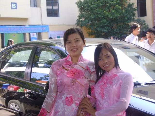 Đào Phương Liên (bên phải)- Chủ nhiệm CLB Sinh viên khuyết tật Hà Nội Đào Phương Liên (bên phải)- Chủ nhiệm CLB Sinh viên khuyết tật Hà Nội
