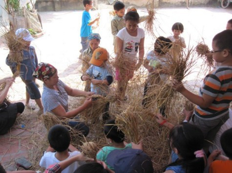 Các bé cùng các bác nông lân làm bù nhìn rơm. Chùm ảnh: Tìm giải pháp cải thiện khả năng học hỏi của trẻ Chùm ảnh: Chủ tịch nước trồng cây lưu niệm tại Trường ĐH KHXH & NV Chùm ảnh: Học sinh Hà Nội co ro trong cái lạnh đầu mùa Các bé cùng các bác nông lân làm bù nhìn rơm. Chùm ảnh: Tìm giải pháp cải thiện khả năng học hỏi của trẻ Chùm ảnh: Chủ tịch nước trồng cây lưu niệm tại Trường ĐH KHXH & NV Chùm ảnh: Học sinh Hà Nội co ro trong cái lạnh đầu mùa