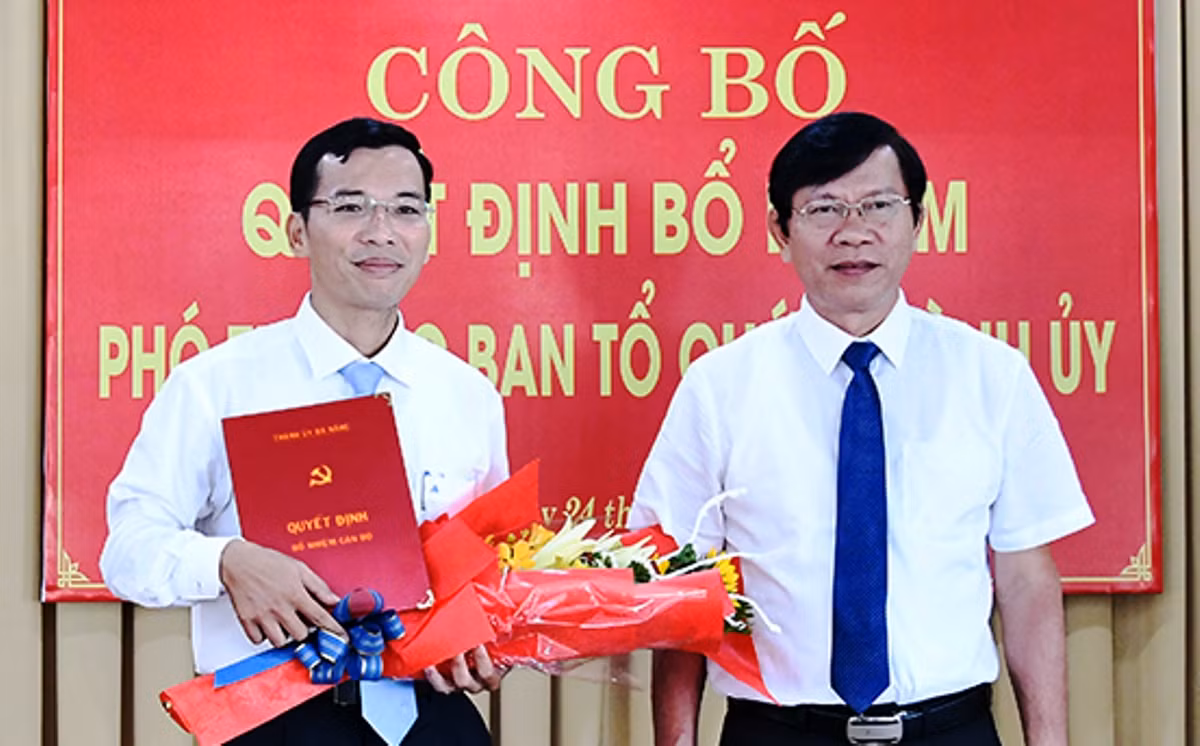 Công bố quyết định bổ nhiệm Phó trưởng Ban Tổ chức Thành ủy Đà Nẵng. Ảnh: Báo Đà Nẵng Công bố quyết định bổ nhiệm Phó trưởng Ban Tổ chức Thành ủy Đà Nẵng. Ảnh: Báo Đà Nẵng