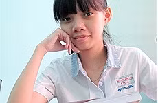 Nguyễn Thu Hà xuất sắc là một trong những nữ thủ khoa. Nguyễn Thu Hà xuất sắc là một trong những nữ thủ khoa.