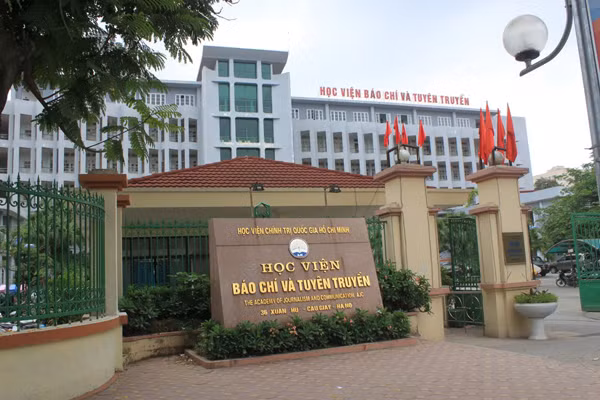HV Báo chí và Tuyên truyền công bố điểm chuẩn 2013.