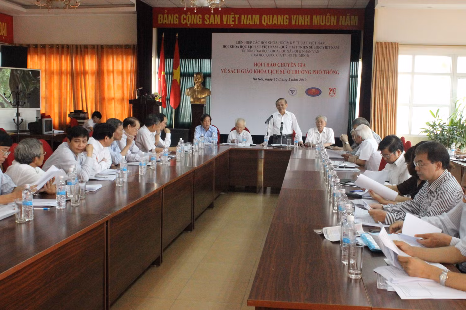 Hội thảo quy tụ nhưng chuyên gia đầu ngành của giới sử học Việt Nam. Ảnh Xuân Trung