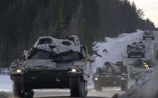 Lực lượng tăng - thiết giáp của NATO triển khai ở Ba Lan (Ảnh: Reuters) Lực lượng tăng - thiết giáp của NATO triển khai ở Ba Lan (Ảnh: Reuters)