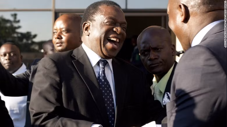 Cựu Phó Tổng thống Zimbabwe Emmerson Mnangagwa (Ảnh: CNN) Cựu Phó Tổng thống Zimbabwe Emmerson Mnangagwa (Ảnh: CNN)