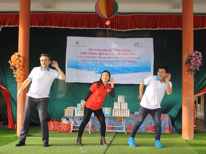 Trẻ mầm non xã Song An (tỉnh Thái Bình) được hướng dẫn cách vận động hợp lý
