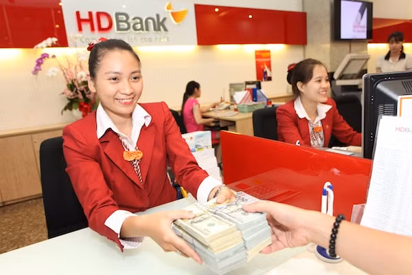 Thao tác xác thực dấu vân tay áp dụng cho 3 loại giao dịch: rút tiền từ tài khoản tiền gửi thanh toán, rút tiền tiết kiệm và chuyển khoản tại quầy.
