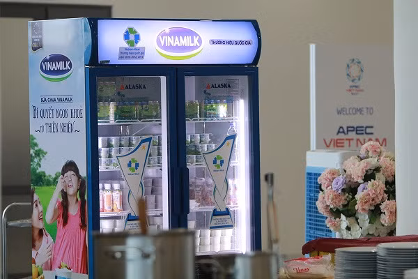 Đa dạng các loại sản phẩm sữa, sữa chua và nước trái cây của Vinamilk được phục vụ trong Hội nghị APEC (Ảnh: Xuân Phú)