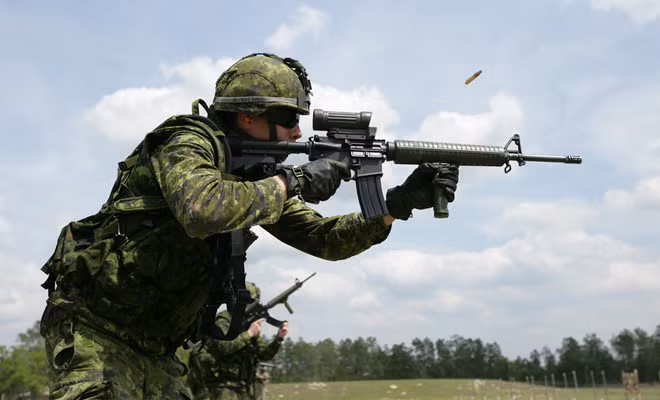 Binh sĩ NATO đang tiến hành huấn luyện (Ảnh: Reuters) Binh sĩ NATO đang tiến hành huấn luyện (Ảnh: Reuters)