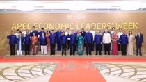 Chủ tịch nước Trần Đại Quang và Phu nhân chụp ảnh chung với Lãnh đạo các nền kinh tế thành viên APEC và Phu nhân. Ảnh: TTXVN Chủ tịch nước Trần Đại Quang và Phu nhân chụp ảnh chung với Lãnh đạo các nền kinh tế thành viên APEC và Phu nhân. Ảnh: TTXVN