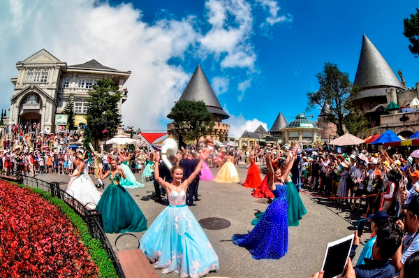 Carnival Sun World Ba Na Hills