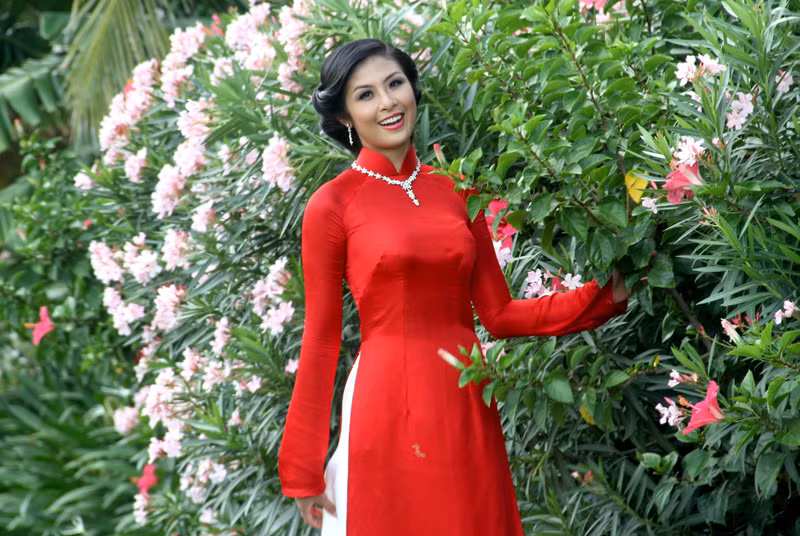 'Vương miện hoa hậu đã khiến cho cuộc sống của tôi có nhiều thay đổi. Tôi được đi nhiều, học hỏi và trải nghiệm nhiều hơn', Ngọc Hân cho hay.
