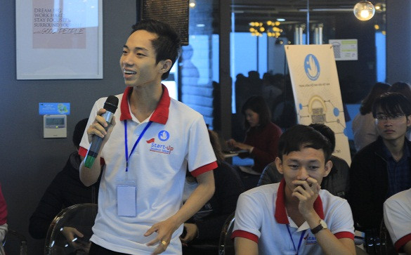 Sinh viên đặt câu hỏi về khởi nghiệp (Ảnh: Nguyễn Huyền)