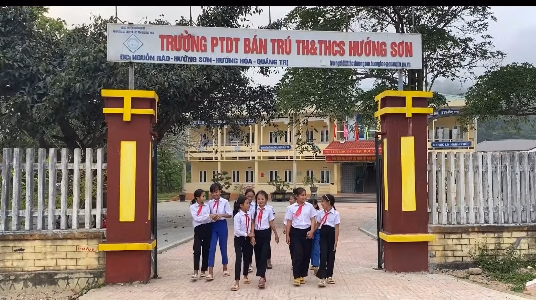 Trường Phổ thông dân tộc bán trú Tiểu học và Trung học cơ sở Hướng Sơn ngày nay. Ảnh: LC