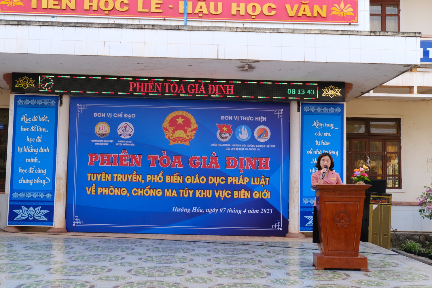 Trưởng phòng Giáo dục và Đào tạo huyện Hướng Hóa phát biểu . Ảnh: LC