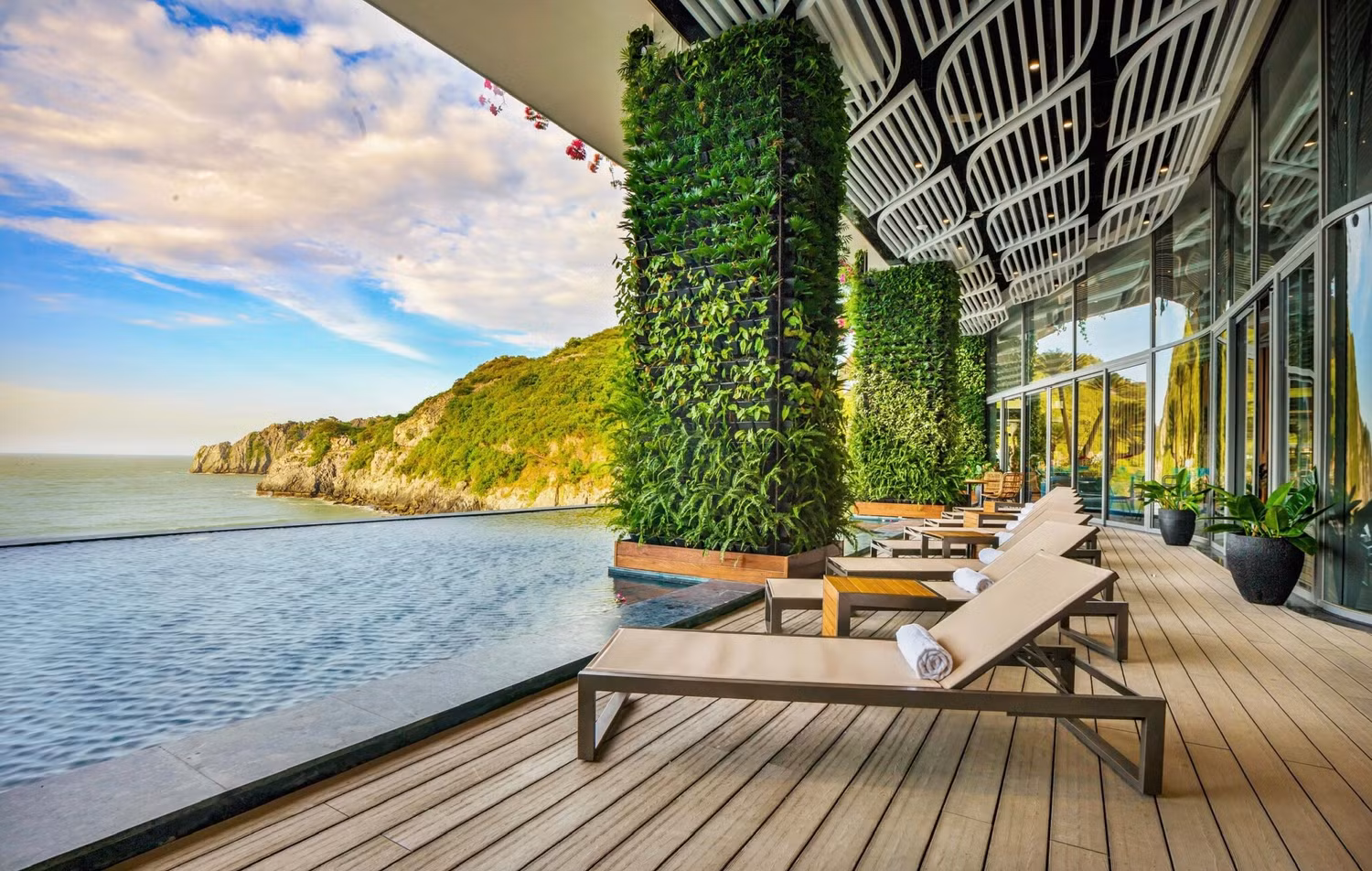 Flamingo Cat Ba Resorts sử dụng hế thống xử lý nước thải tiên tiến, giúp tiết kiệm 41% lượng nước tiêu thụ, góp phần tích cực giải quyết bài toán thiếu nước sạch trên huyện đảo Cát Hải.