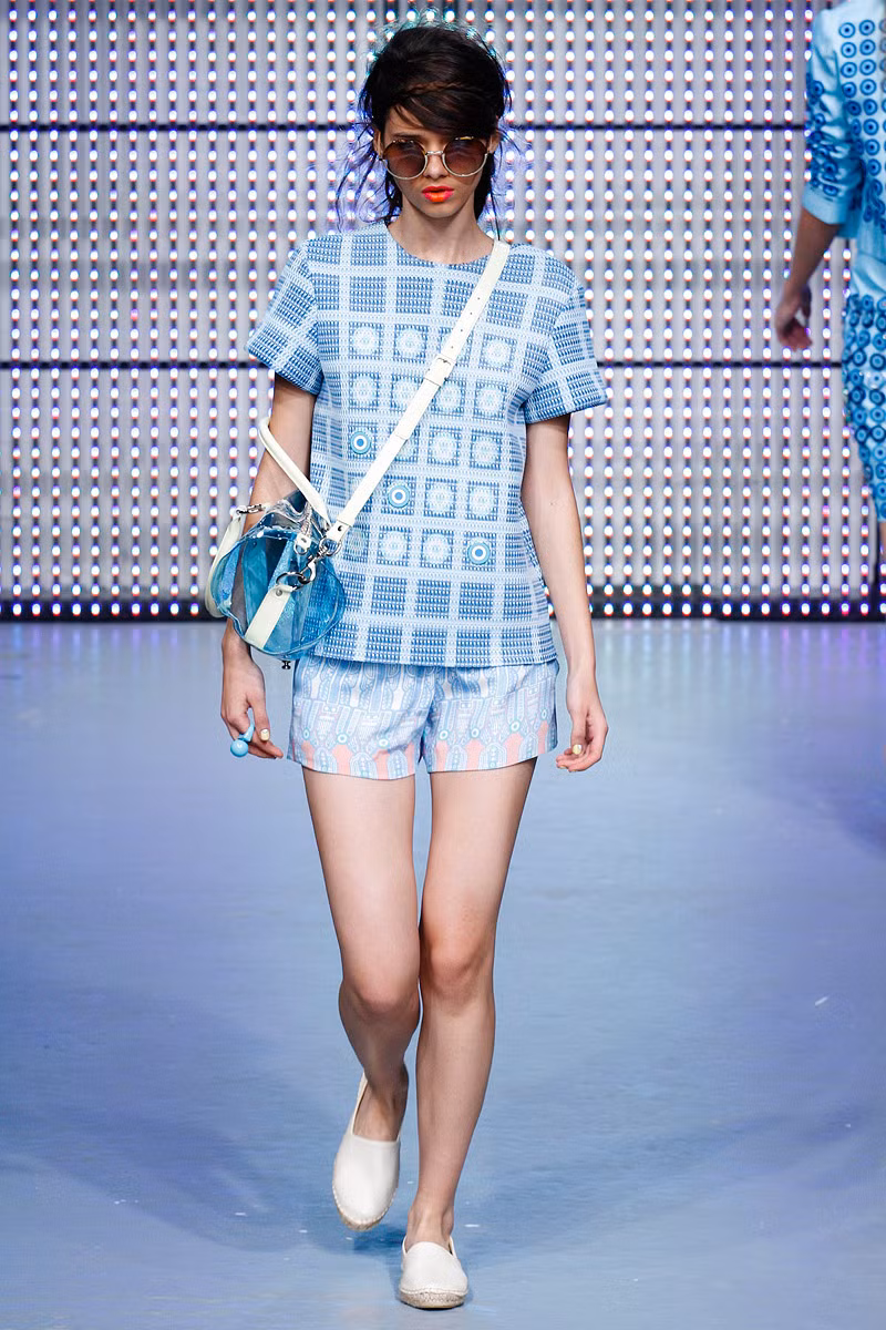 Nổi loạn với kiểu quần shorts có hơi hướng thể thao. Nổi loạn với kiểu quần shorts có hơi hướng thể thao.