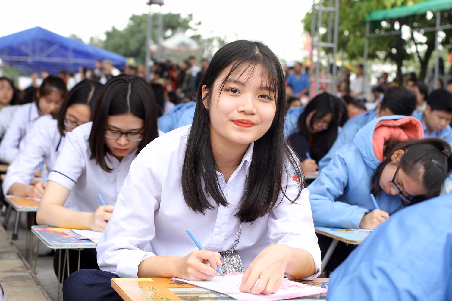 Học sinh Trường Trung học phổ thông Trần Nguyên Hãn ước mơ thành phố Hải Phòng xanh, sạch đẹp trong tương lai. (Ảnh: Lã Tiến)