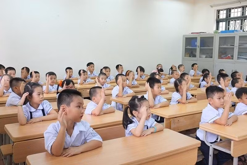 Cơ quan chức năng gặp khó khi xử lý giáo viên dạy thêm trái quy định. (Ảnh minh họa: Lã Tiến) Cơ quan chức năng gặp khó khi xử lý giáo viên dạy thêm trái quy định. (Ảnh minh họa: Lã Tiến)