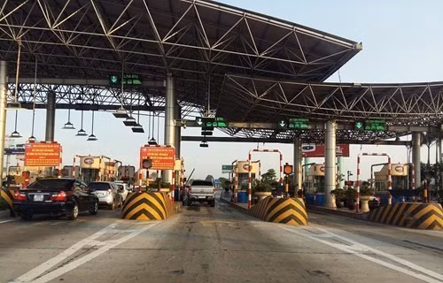 Trạm thu phí Pháp Vân - Cầu Giẽ có quá nhiều tai tiếng trong thời gian qua, đặc biệt là chỉ đầu tư 30% đã thu phí như đường làm mới. ảnh: NQ