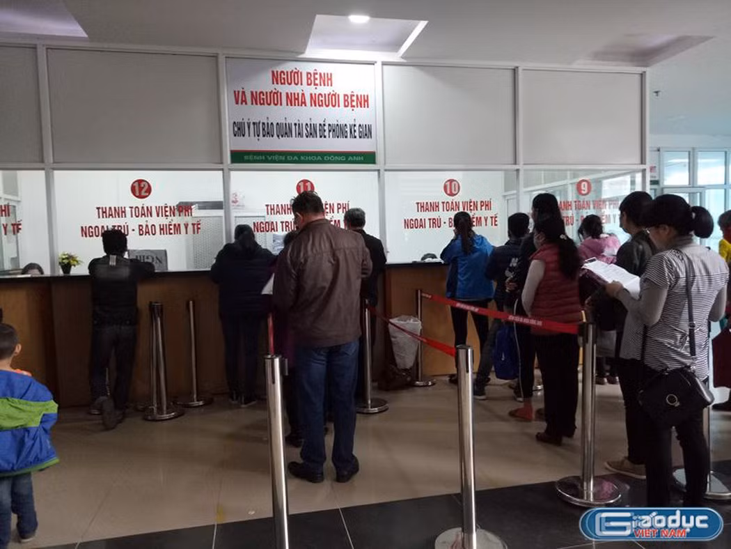 Người dân tham gia bảo hiểm y tế được đảm bảo quyền lợi, ngành bảo hiểm có nhiều kênh để người dân góp ý, giải đáp thắc mắc. Ảnh: Vũ Phương.