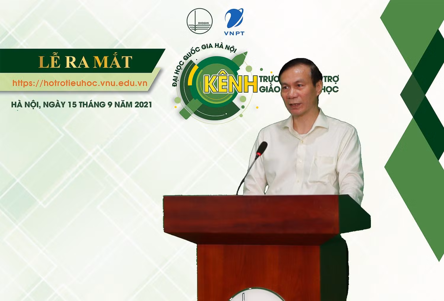 Hiệu trưởng Trường Đại học Giáo dục, thầy Nguyễn Quý Thanh phát biểu.