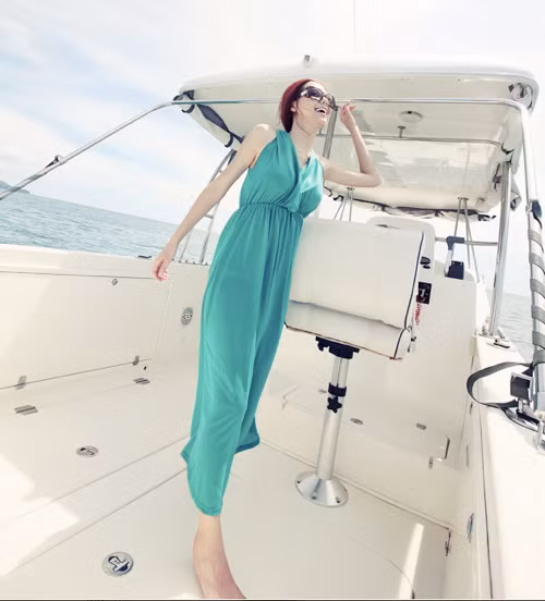 Với các bạn nữ thì việc lựa chọn trang phục cho những chuyến đi chơi xa lúc nào cũng là việc "đau đầu nhất" trước khi khởi hành. Vậy thì hãy cùng đến với những gợi ý chọn và mix đồ thật "kul" dưới đây để có những trang phục vừa phù hợp, lại vừa ấn tượng cho kì nghỉ đang tới rất gần nhé.