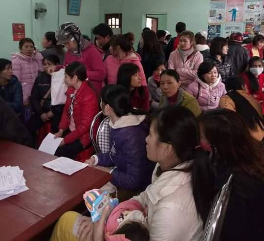 Nhiều lao động bị chấm dứt hợp đồng tại Yên Định đi nhận trợ cấp thất nghiệp. Ảnh: Quốc Toản. Nhiều lao động bị chấm dứt hợp đồng tại Yên Định đi nhận trợ cấp thất nghiệp. Ảnh: Quốc Toản.