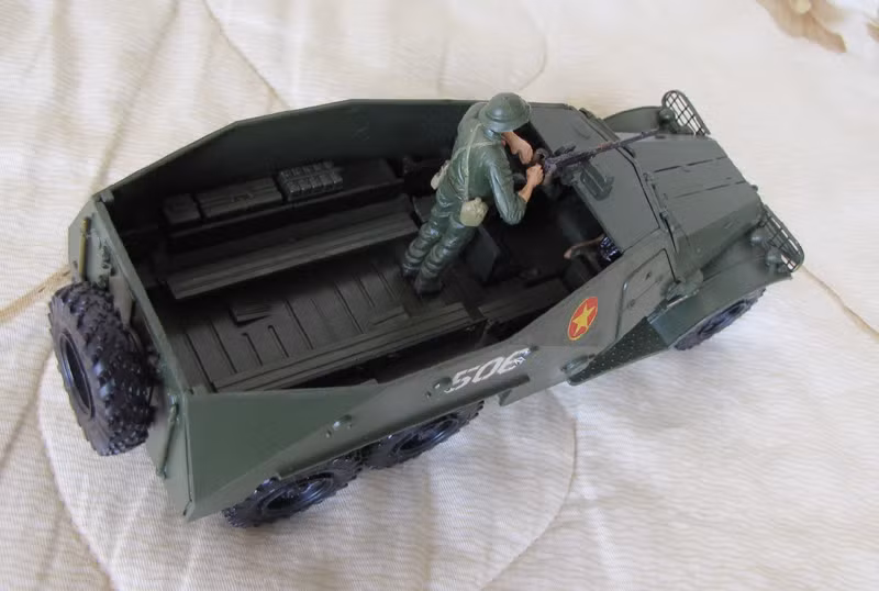 Mô hình xe bọc thép BTR-152 của Việt Nam