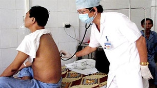 Điều trị cho bệnh nhân lao. Ảnh: KT