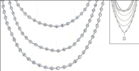 Neil Lane được hình thành từ 6 vòng dây xếp theo thứ tự và độ dài tỷ lệ, tổng thể trọng lượng nặng 140 carat, bao gồm kim cương hình quả lê và giọt lệ xếp xen kẽ. Lõi dây chuyền làm từ bạch kim tinh khiết dát mỏng, nâng độ sang trọng và tổng giá trị trang sức lên 4 triệu USD. Ảnh: World Most Expensive