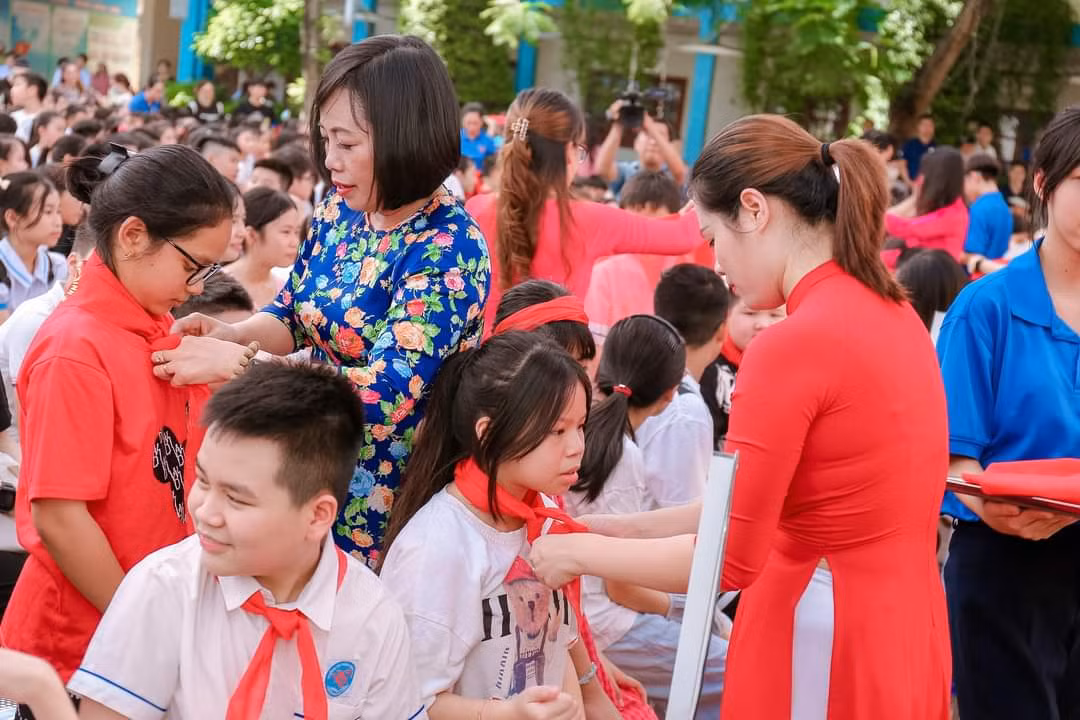Bà Lê Thúy Hạnh - Hiệu trưởng Trường Trung học cơ sở Tô Hiệu cho biết, vì là trường bé nên phải có hoạt động sớm để giữ chân học sinh (Ảnh: Phụ huynh cung cấp)