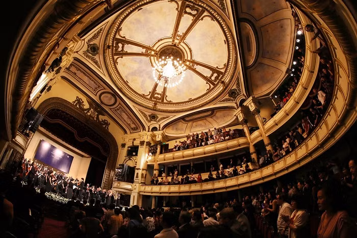 Dàn giao hưởng Mặt trời Sun Symphony Orchestra.