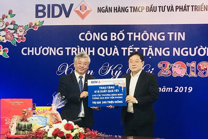 BIDV dành 20 tỷ đồng tặng quà tết người nghèo.