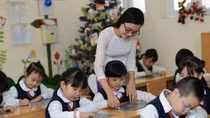 Giáo viên có cần phải có chứng chỉ hành nghề? (Ảnh minh họa: vtv.vn).