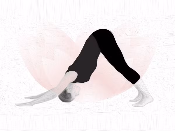 Tập yoga với tư thế hướng xuống dưới (Ảnh: theo boldsky).