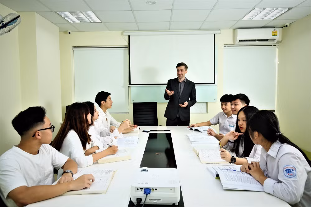 Một lớp học SAT tại ISTAR - Du học và luyện thi Một lớp học SAT tại ISTAR - Du học và luyện thi