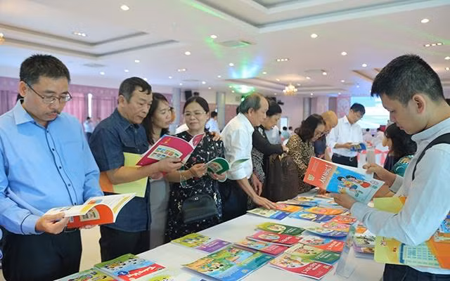 Việc biên soạn sách giáo khoa Tiếng Anh đang được nhiều người quan tâm. (Ảnh minh họa: Baohungyen.vn)