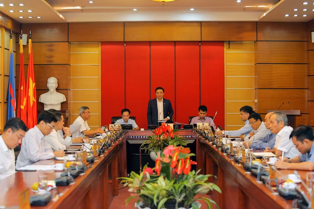 Ông Lê Mạnh Hùng - Tổng giám đốc PVN phát biểu tại buổi làm việc. Ông Lê Mạnh Hùng - Tổng giám đốc PVN phát biểu tại buổi làm việc.