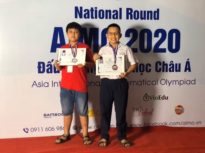 Em Nguyễn Đăng Sỹ Hoàng (bên trái) và em Đặng Phạm Quốc Cường học sinh lớp 6.4 - Trường Trung học cơ sở Nguyễn An Ninh thành phố Vũng Tàu (Ảnh kỷ yếu nhà trường) Em Nguyễn Đăng Sỹ Hoàng (bên trái) và em Đặng Phạm Quốc Cường học sinh lớp 6.4 - Trường Trung học cơ sở Nguyễn An Ninh thành phố Vũng Tàu (Ảnh kỷ yếu nhà trường)