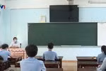 Giáo viên dạy tăng tiết khi giãn cách học sinh, có được tính tăng giờ?
