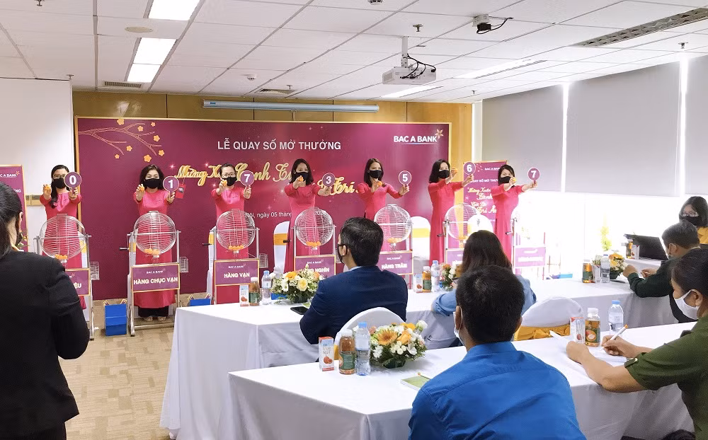 Lễ quay thưởng đã diễn ra với nguyên tắc: công bằng, khách quan và đảm bảo khách hàng trúng đầy đủ bộ giải thưởng Lễ quay thưởng đã diễn ra với nguyên tắc: công bằng, khách quan và đảm bảo khách hàng trúng đầy đủ bộ giải thưởng