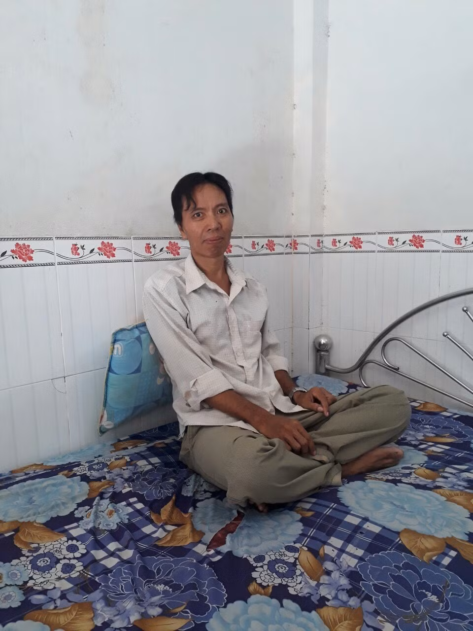 Thầy giáo Châu Văn Chính, mỏi mòn chờ lương hưu và đang mang trọng bệnh