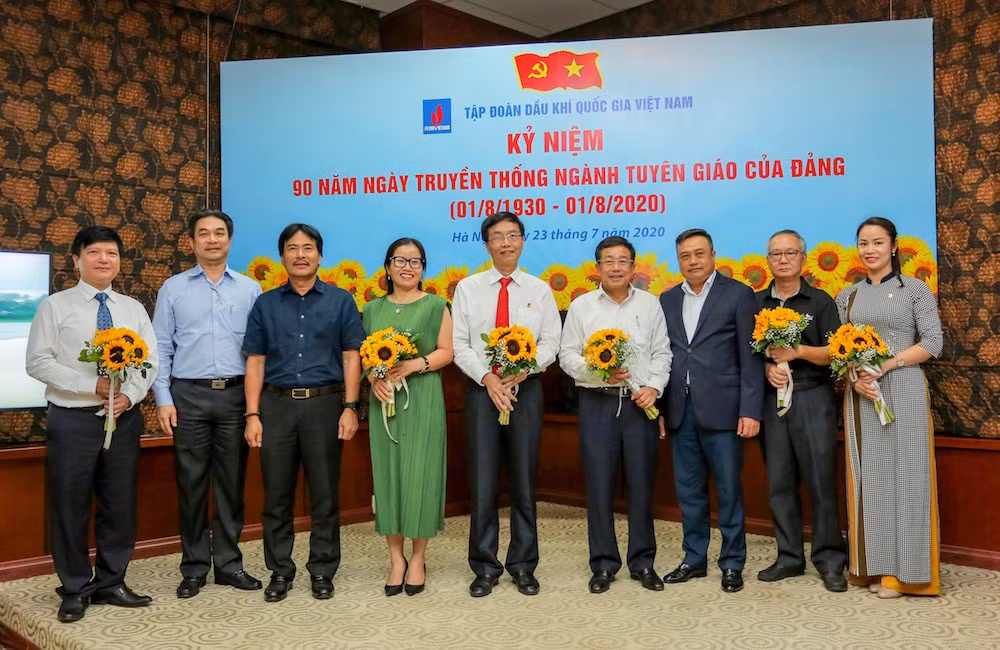Tri ân các lãnh đạo Ban Tuyên giáo Đảng uỷ Tập đoàn Dầu khí Quốc gia Việt Nam các thời kỳ.