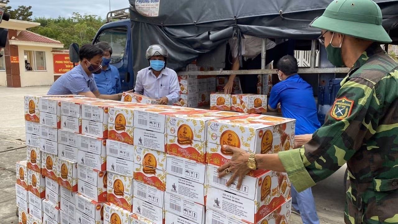 Những nỗ lực của Tân Hiệp Phát cho thấy trách nhiệm cộng đồng của doanh nghiệp này trong nỗ lực chung tay cùng chính quyền các cấp và người dân để vượt qua thời gian khó khăn hiện nay. Những nỗ lực của Tân Hiệp Phát cho thấy trách nhiệm cộng đồng của doanh nghiệp này trong nỗ lực chung tay cùng chính quyền các cấp và người dân để vượt qua thời gian khó khăn hiện nay.