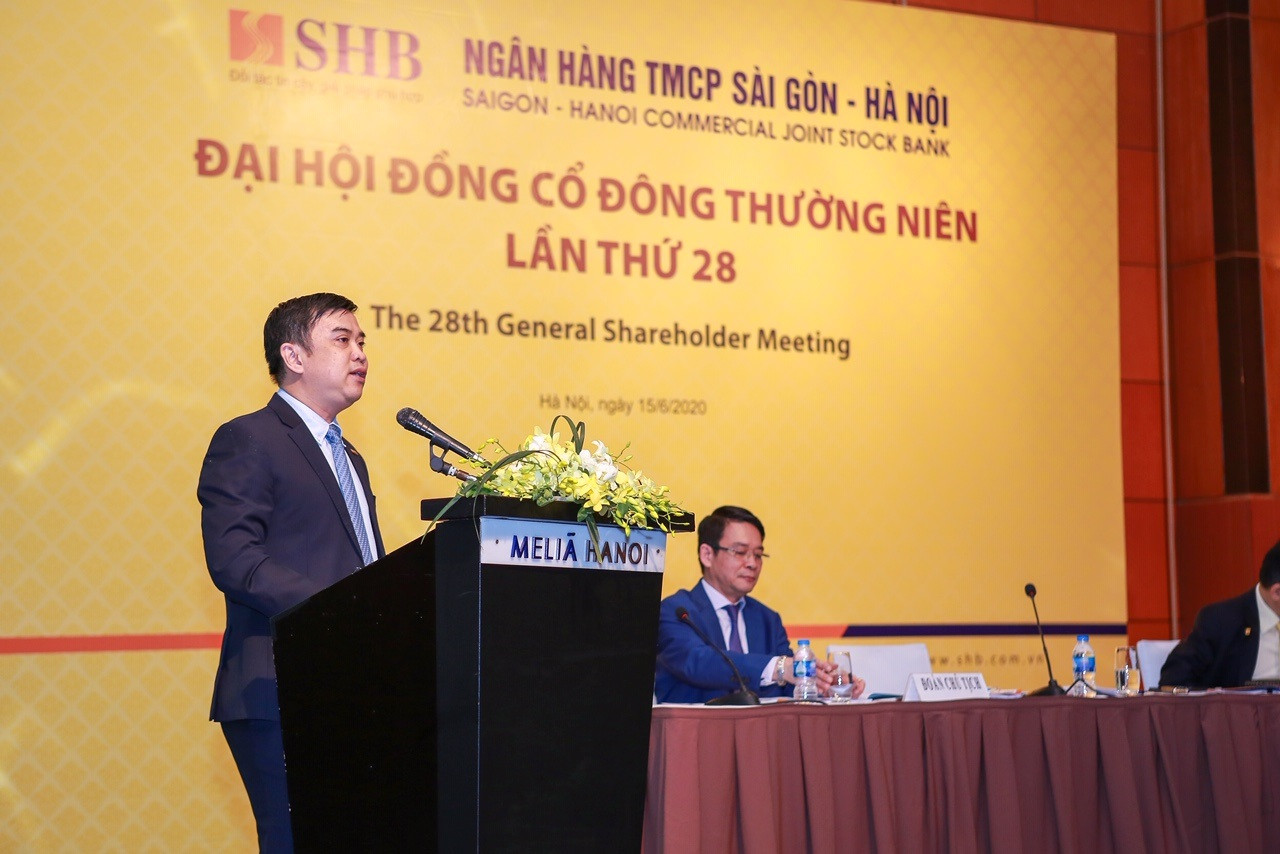 Ông Nguyễn Văn Lê - Tổng Giám đốc SHB báo cáo kết quả hoạt động kinh doanh năm 2019 và kế hoạch hoạt động năm 2020. Ông Nguyễn Văn Lê - Tổng Giám đốc SHB báo cáo kết quả hoạt động kinh doanh năm 2019 và kế hoạch hoạt động năm 2020.