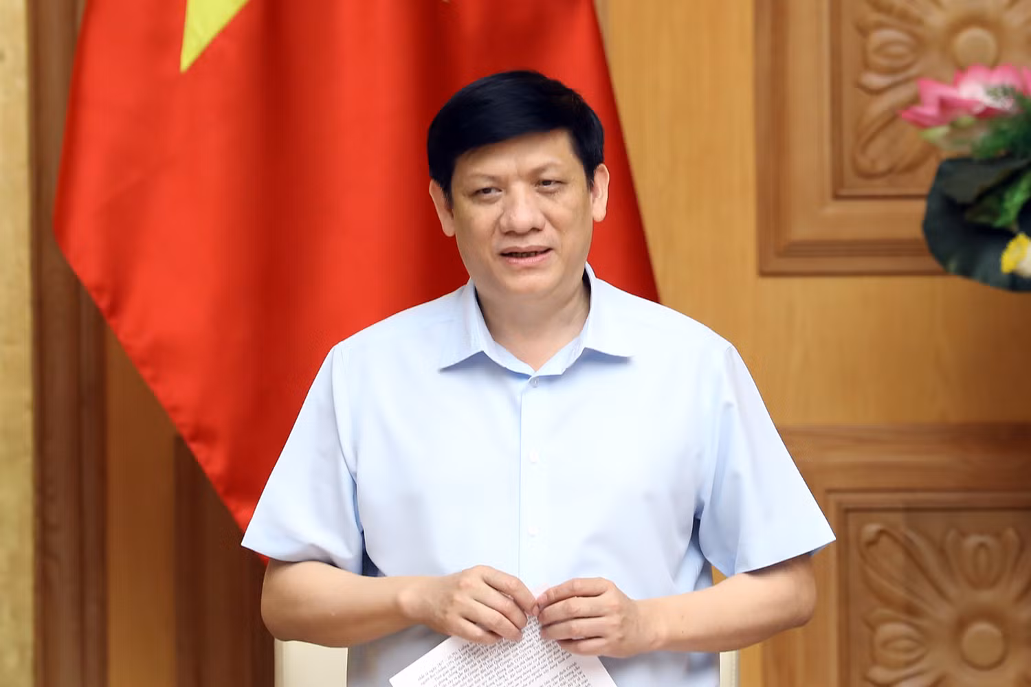 Quyền Bộ trưởng Bộ Y tế Nguyễn Thanh Long phát biểu tại cuộc họp. (Ảnh: VGP)