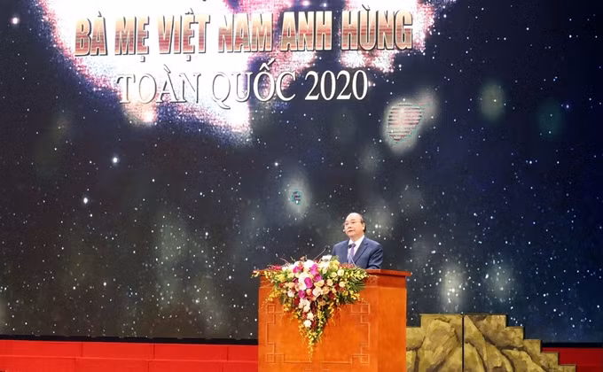 Thủ tướng Nguyễn Xuân Phúc phát biểu tại cuộc gặp mặt. Thủ tướng Nguyễn Xuân Phúc phát biểu tại cuộc gặp mặt.